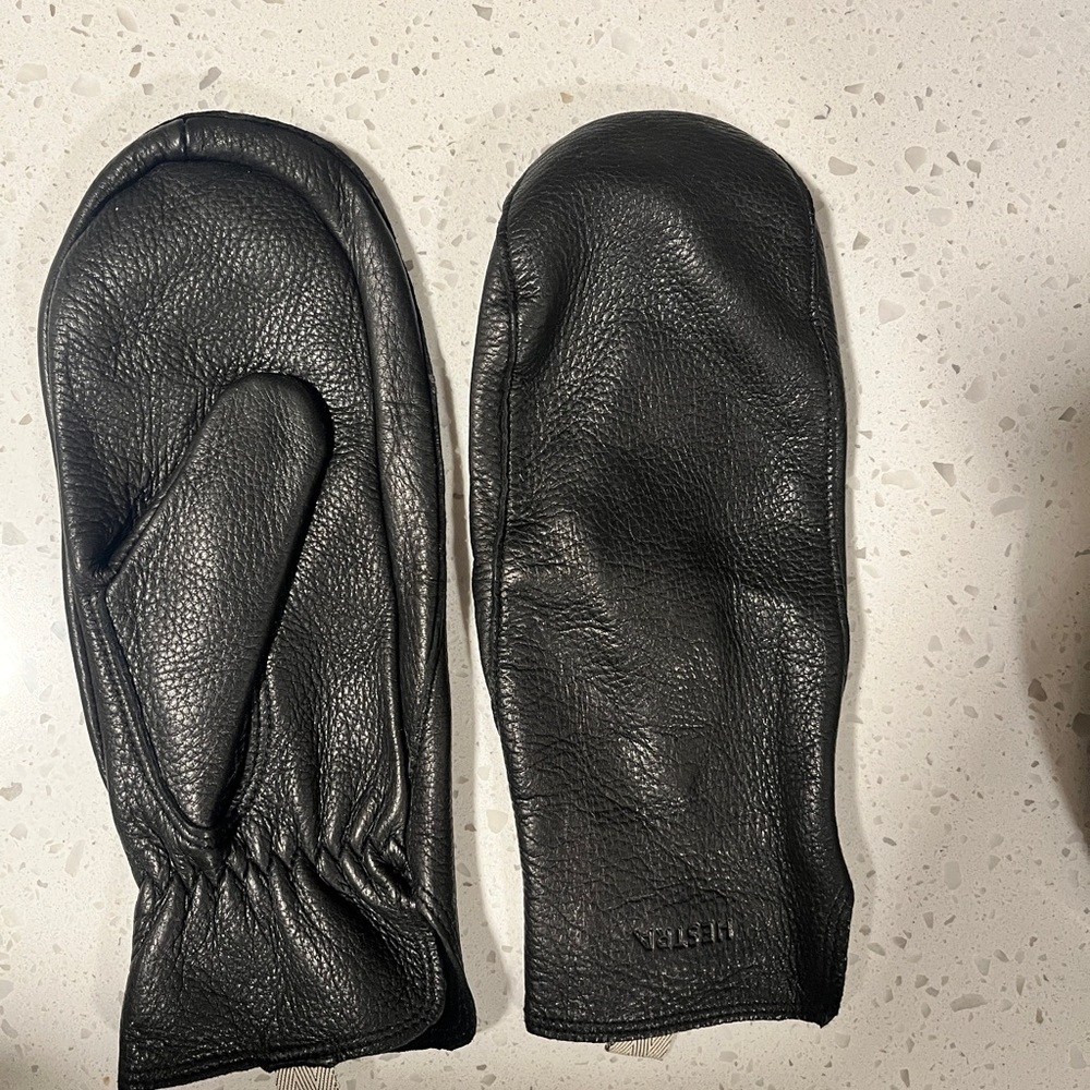 hestra mittens like new.  Size 6